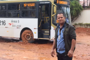 O cobrador Denilson José de Souza