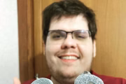 Casimiro Miguel Vieira da Silva Ferreira, mais conhecido como Casimiro ou Cazé, tem 29 anos e nasceu no Rio de Janeiro (RJ). Ele é jornalista, apresentador, comentarista esportivo, influenciador digital, humorista, youtuber e streamer