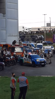 Polícia e bombeiros deram apoio logístico durante o velório