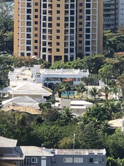 São três casas interligadas