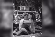 “Hoje faz um ano dessa foto. Eu chegando na Bahia para encontrar o Tulio. A gente só se falava por Whatsapp e já era amor da vida. Ele não tinha mandado nenhuma foto. Nada! Tudo que eu tinha era o Google e minha intuição”, relembrou Gabriela