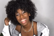 MC Soffia ficou conhecida quando ainda era criança e continua cantando rap até hoje