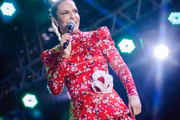 Ivete Sangalo interrompe show após gás de pimenta: "Coisa louca"