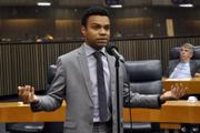 Antipetista e contra a ideologia de gênero, Fernando Holiday (Sem partido) acredita que ensinar questões sobre sexualidade nas escolas pode gerar "consequências drásticas"