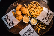 Nuggets de porco e batatas fritas do Chincho