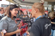 Tabata conversa com eleitora 