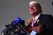 Vice-presidente eleito, Geraldo Alckmin chefia a equipe de transição