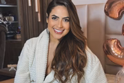 Influencer retira seis costelas após passar por cirurgia bariátrica