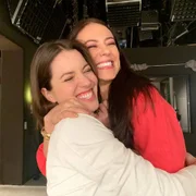 Ao lado de Paolla Oliveira