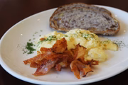 Ovos cremoso e bacon crocante 