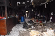 Um sinalizador de uso externo foi acionado pelo vocalista da banda Gurizada Fandangueira. O sinalizador soltou faíscas que atingiram o teto da boate, incendiando a espuma de isolamento acústico, que não tinha proteção contra fogo