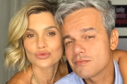 O casal está se divertindo em casa em meio à pandemia