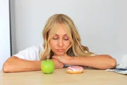 Para perder quilos extras, algumas pessoas fazem restrições alimentares extremas que resultam, a longo prazo, no efeito oposto ao que se pretendia ter. Ou seja, passam a apresentar reganho de peso. Normalmente, esse reganho piora a composição corporal e a maior parte dos quilos volta em forma de massa gorda e não de massa magra