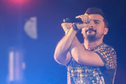 Cantor em live para arrecadar doações para ajudar no combate da pandemia
