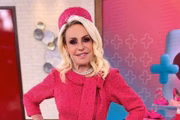 Ana Maria Braga vestida de rosa