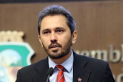 O governador do Ceará, Elmano de Freitas (PT)