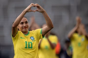 Marta devolve carinho para torcida