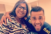 Daniel Alves e sua mãe, Maria Lucia Alves