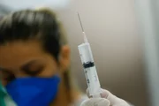 Pacientes em estado grave e que precisariam de UTI chegaram a ser sedados até nas emergências, diante da falta de vagas para tratamento intensivo