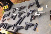 Armas apreendidas durante a Operação Cáfila