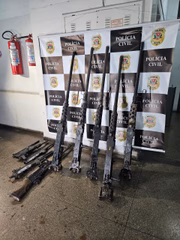 Segundo a Polícia Civil, armas furtadas do Exército seriam vendidas para o PCC e o CV