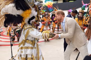 O príncipe Harry conferiu uma apresentação artística 