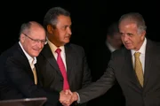 Geraldo Alckmin e José Mucio se cumprimentam