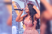 Natural de Sergipe, Paulinha iniciou a carreira com 12 anos de idade, cantando em trios elétricos. A trajetória em bandas começou com a Flor de Mel e passou por Panela de Barro e GDO do Forró
