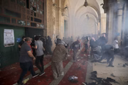 A polícia israelense entrou em confronto com manifestantes palestinos no local sagrado