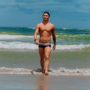 Flávio Nakagima tem 33 anos, é surfista e participou de uma das edições do De Férias com o Ex Brasil