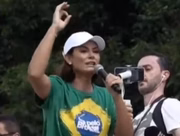 A ex-primeira-dama Michelle Bolsonaro também deve discursar no ato convocado pelo marido no Rio