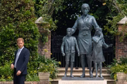 Príncipe Harry e estátua da princesa Diana, lançada em julho 