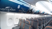 Por dentro, o avião também é decorado