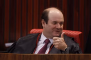 Ministro Tarcisio Vieira foi o penúltimo a votar, defendendo também a Lei da Ficha Limpa, pela qual condenados em segunda instância, como Lula, tornam-se inelegíveis