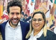 Deputado André Janones com Luciane Barbosa, esposa de líder do Comando Vermelho