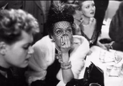 Gloria Swanson ansiosa na cerimônia do Oscar, em 1951