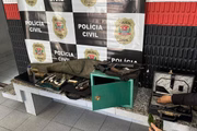 Itens apreendidos foram levados para a Delegacia de Arujá, na Grande SP