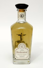 Cachaça Redentor, licenciada pelo Santuário Cristo redentor, no Rio
