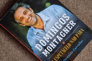 O livro relata a trajetória do ator desde o seu nascimento até sua morte