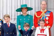 Os príncipes de Gales com os três filhos, George, Louis e Charlotte 