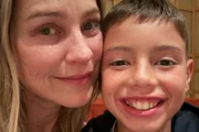 Luana Piovani posa com o filho mais velho, Dom