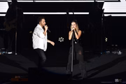 Os irmãos cantaram suas músicas de sucesso no pocket show