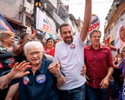 Erundina, Boulos e Haddad em caminhada em Heliópolis
