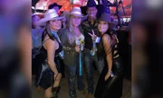 Franciane Andrade com as amigas no último domingo, durante o rodeio de Jaguariúna, no interior de SP