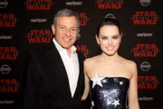 Bob Iger e a atriz Daisy Ridley na pré-estréia de de Star Wars