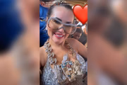 Deolane posou para foto com cordão de traficante