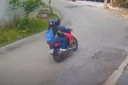 Criminoso leva vítima de 16 anos em garupa