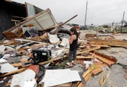 Moradora de Houston lamenta a destruição causada pela tempestade