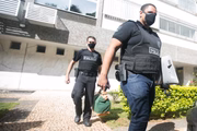 Promotores e policiais civis cumpriram 15 mandados de busca e apreensão no Distrito Federal e na Bahia