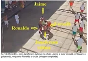 No chão, Janeferson continua sendo atacado por Jaime Paulino e Luis Versalli 